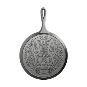 Lodge Gusseisen Griddle mit XOLO SUGAR SKULL