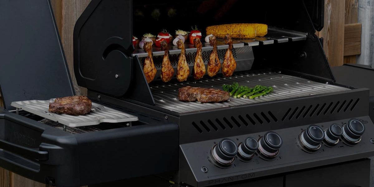 Napoleon Gasgrill aufgeklappt