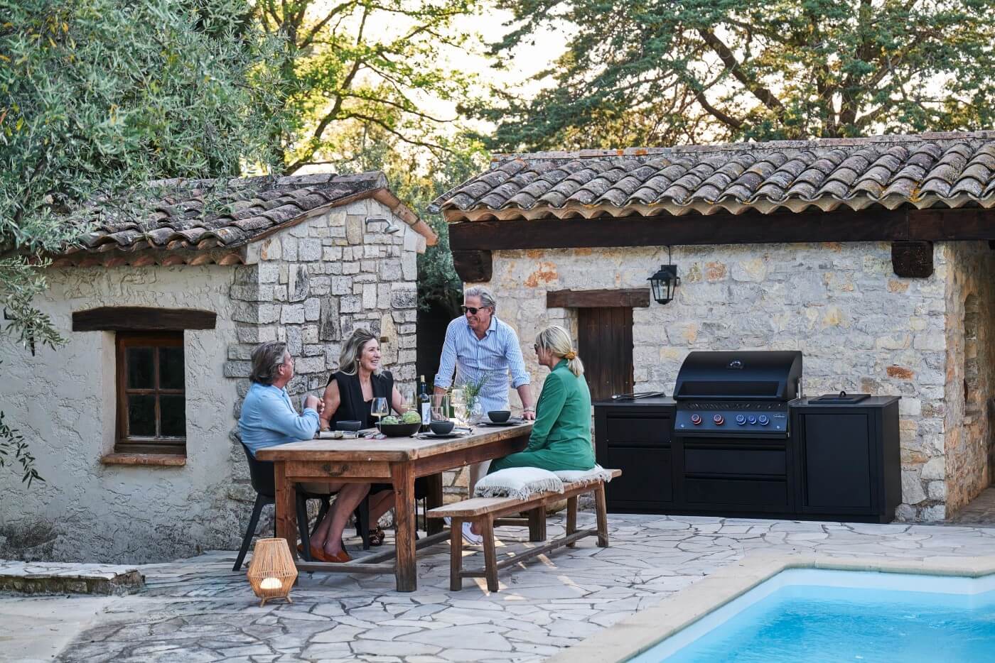 Napoleon OASIS 105 Outdoor-Küche mit 32-Zoll-Einbaugrill der 700er-Serie