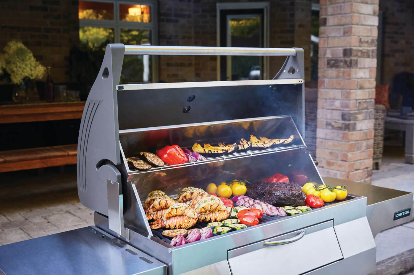 Napoleon PRO605 Holzkohlegrill
