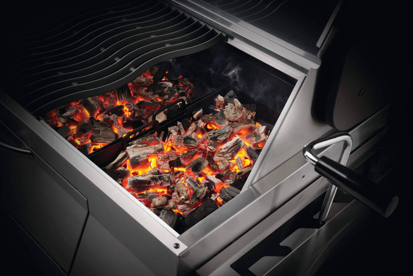 Napoleon PRO605 Holzkohlegrill