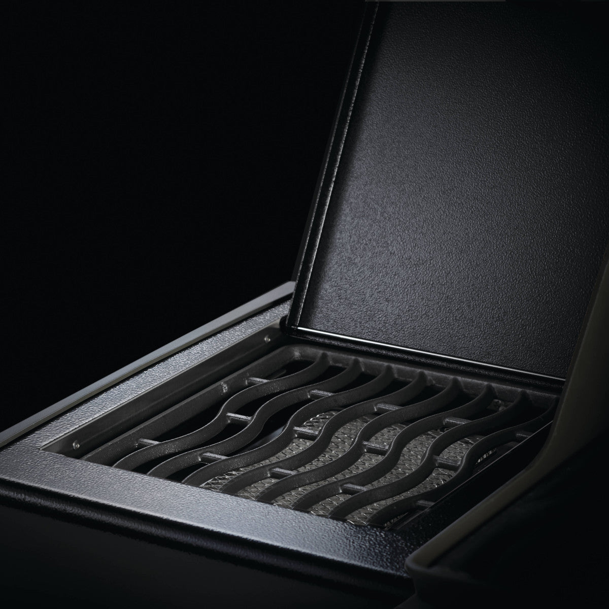 Napoleon Rogue XT 425, mit Sizzle Zone, Schwarz