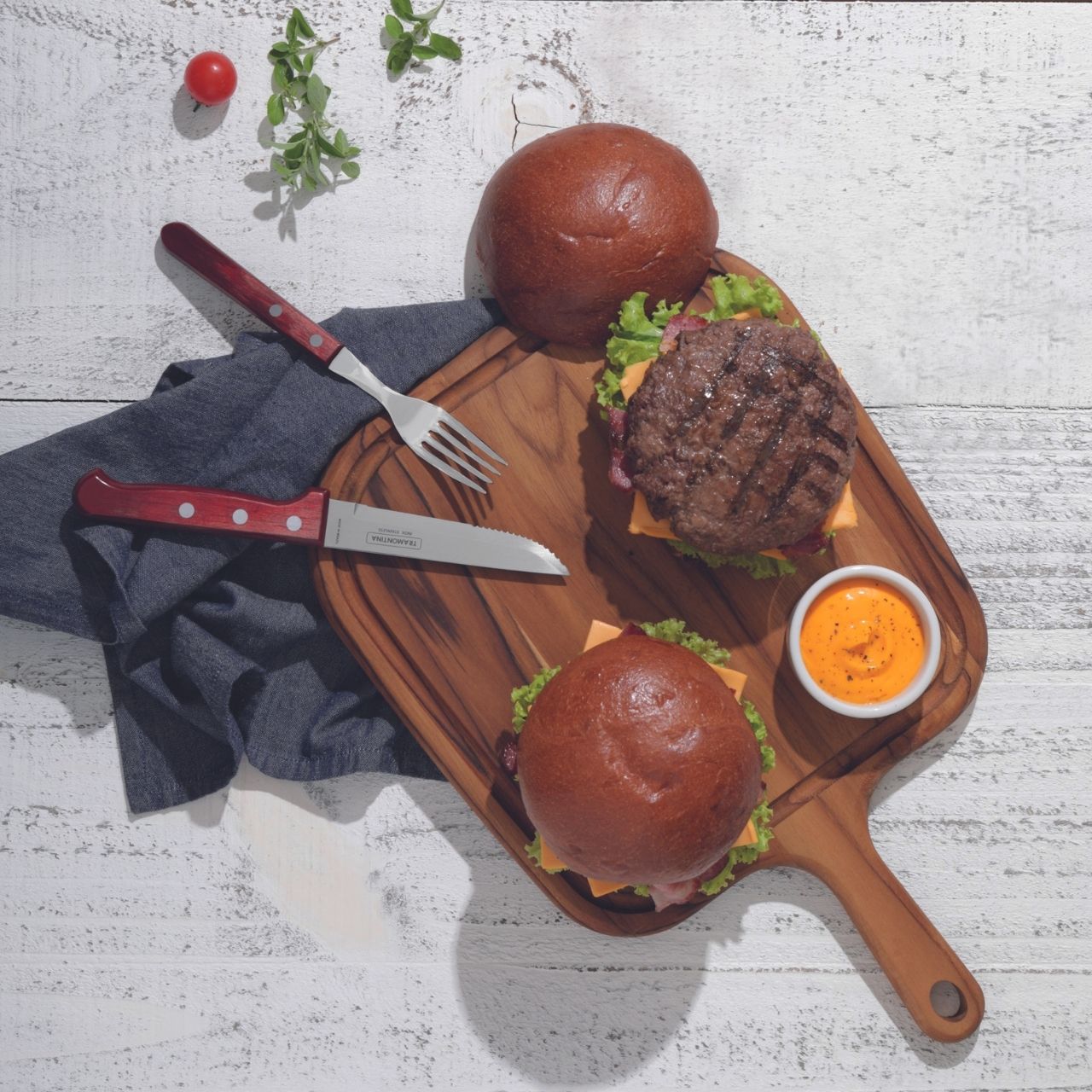 Tramontina Burger Brett im Einsatz