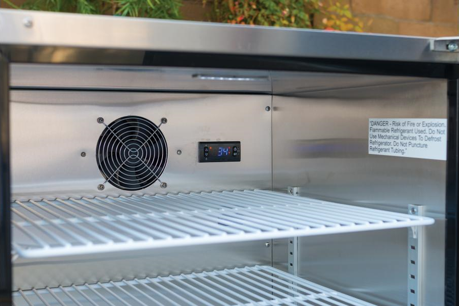 Innenraum Bull BBQ Premium Außenkühlschrank – Perfekte Kühlung für Ihre Außenküche