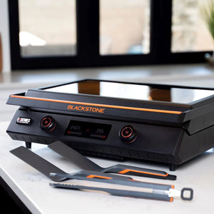 Blackstone 22″ Elektro Griddle Tischgrill - geschlossener Deckel