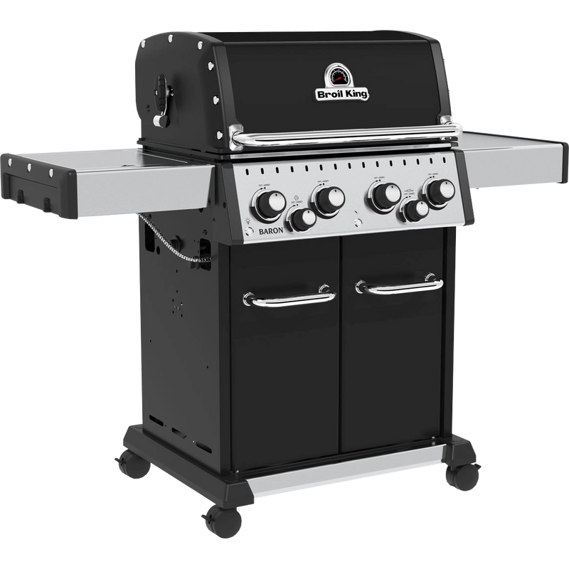 BroilKing 4 Brenner Gasgrill Baron 490 Black inkl. Rotisserie - aktuelles Modell in leicht diagonal linker Ansicht