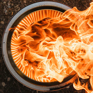 Draufsicht auf die Flammen SOlo Stove Bonfire